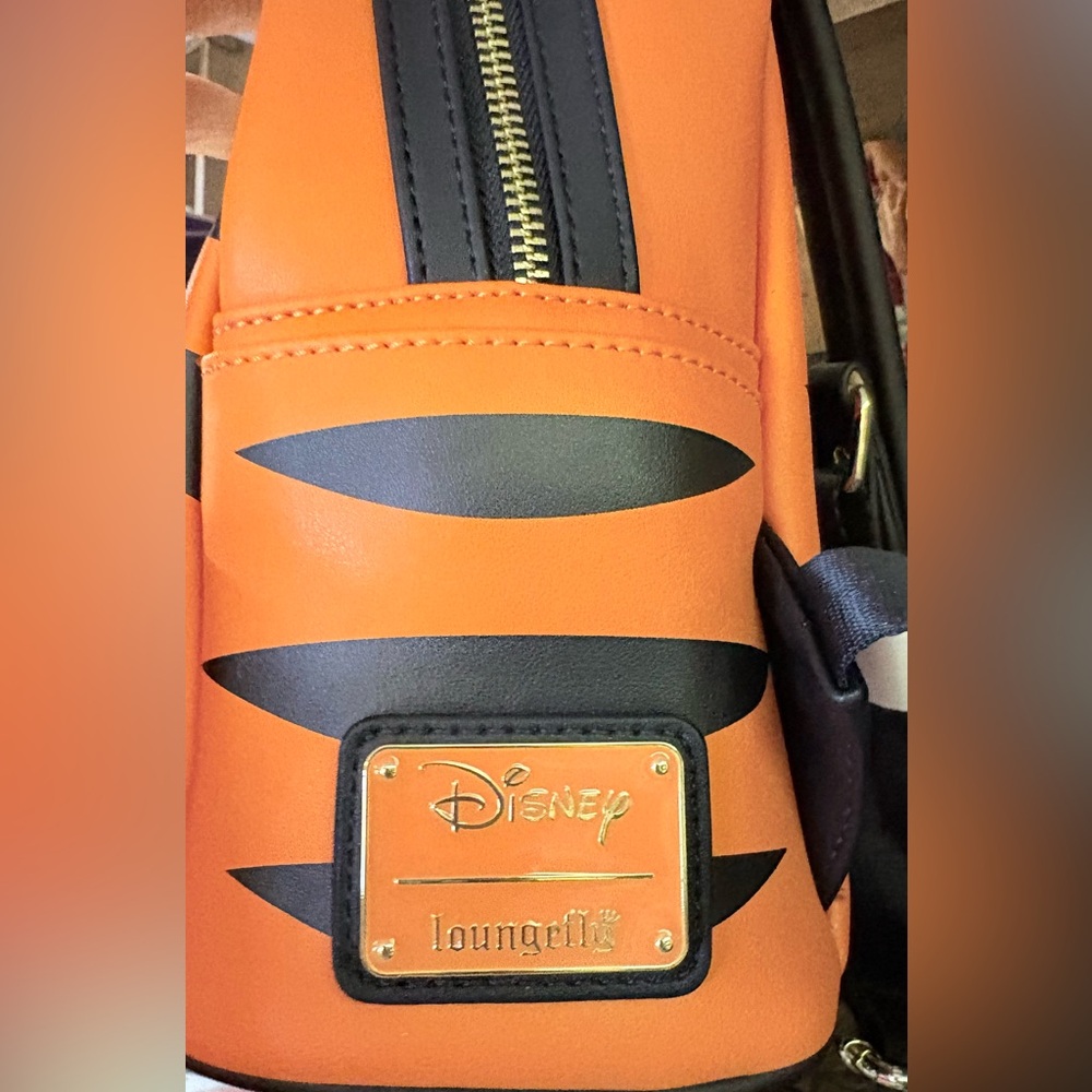 Disney Tigger Loungefly Backpack - Picture 2 of 7
